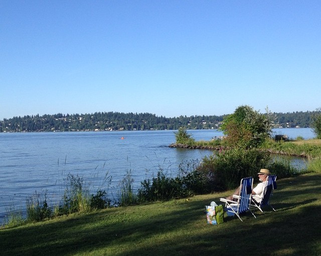 This is Lake Washington, just outside of the city. With an auto road around it of 51 miles, this is a large lake. We are having our ham, goat cheese and sliced pair roll-ups that Angie introduced us to. A lunch that turned into dinner.